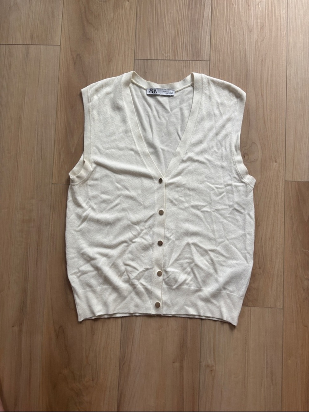 ZARA Cream Sleeveless Button-Front V-Neck Knit Top